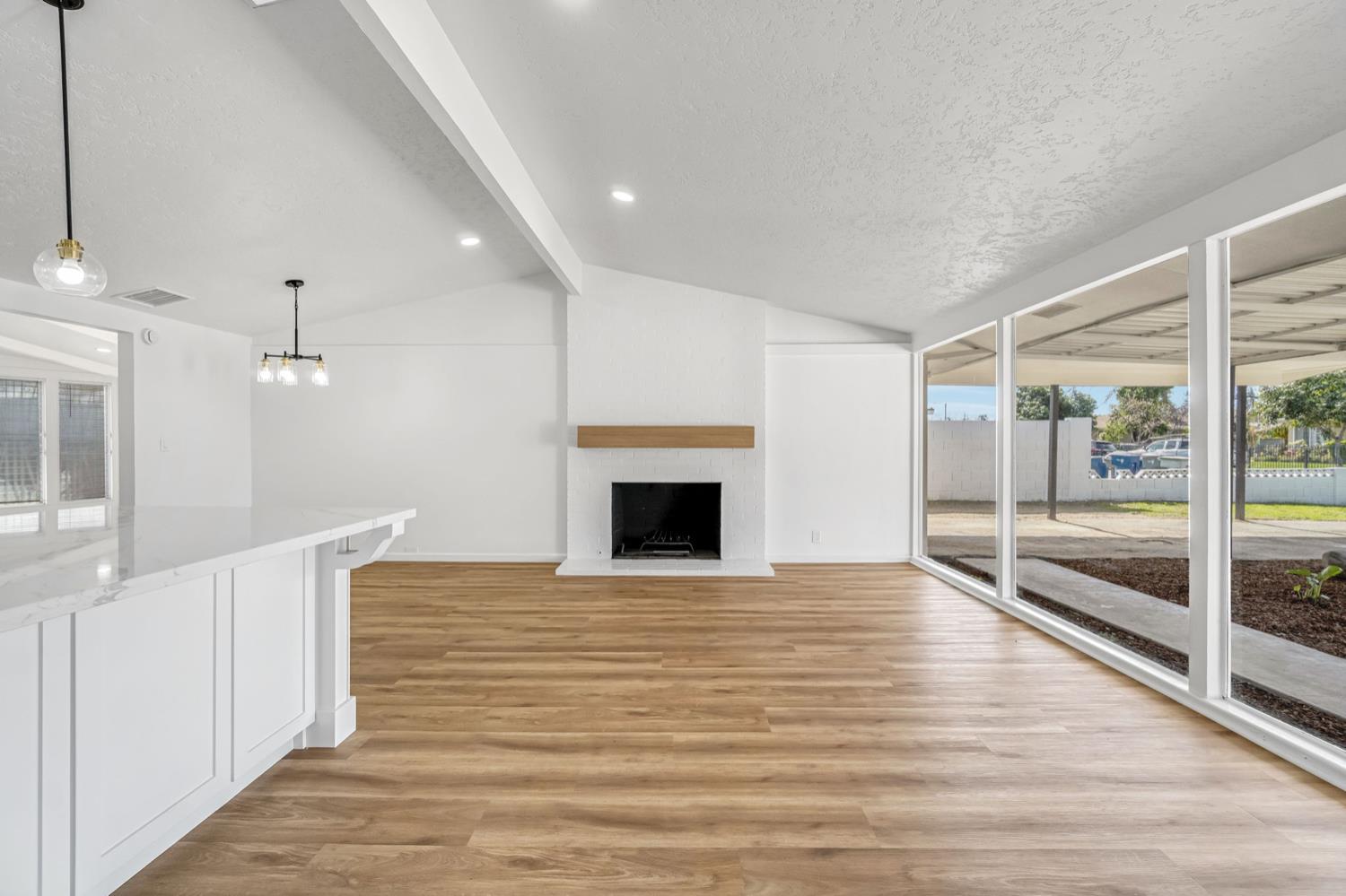 2622 N 2nd St, Fresno, CA 93703