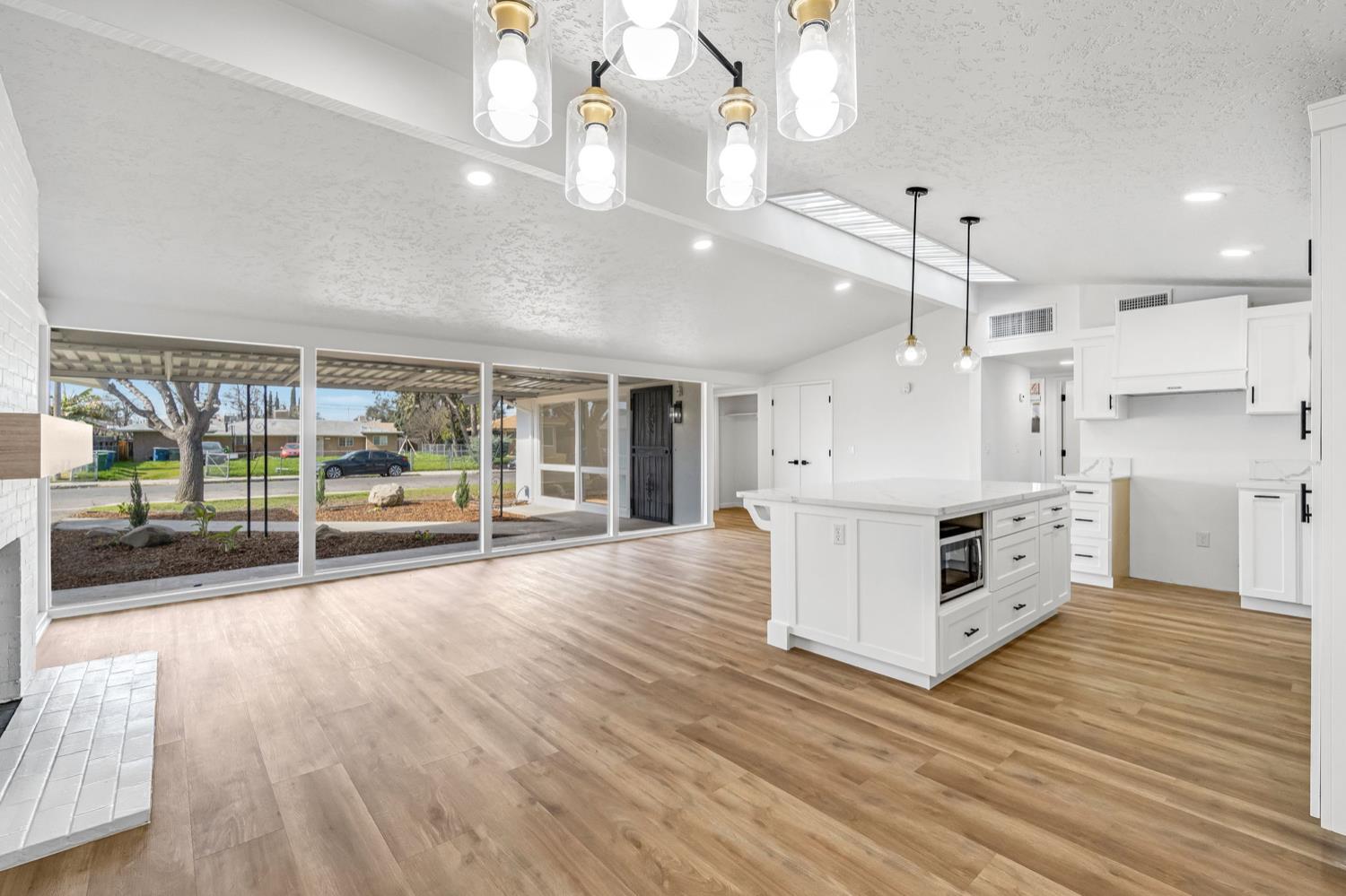 2622 N 2nd St, Fresno, CA 93703