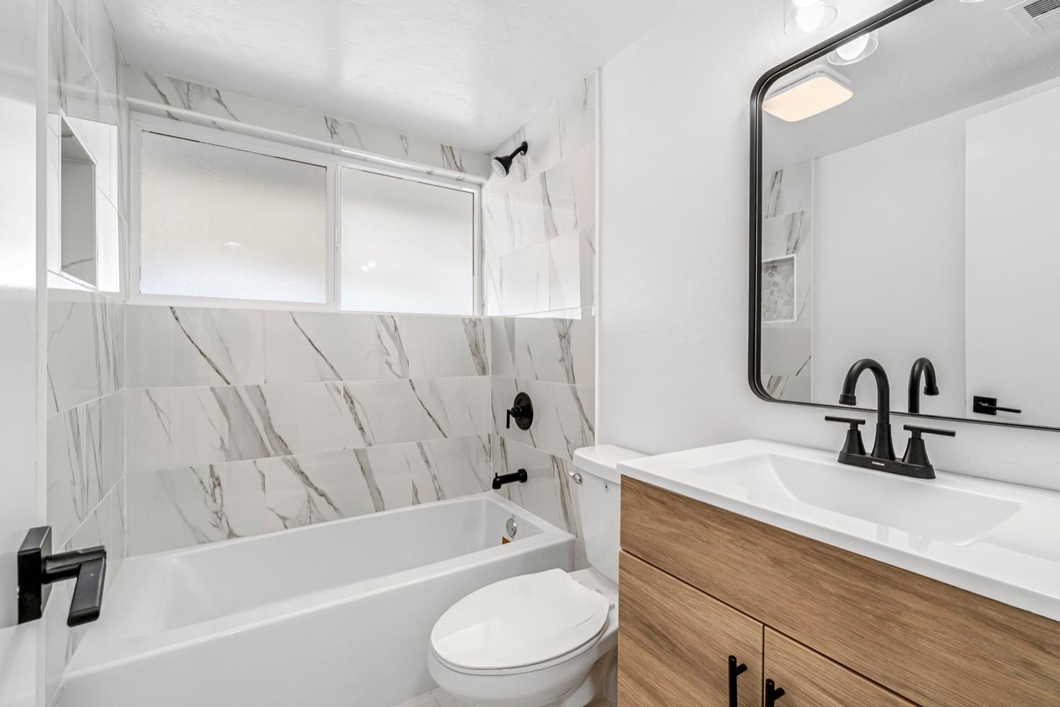 2622 N 2nd St, Fresno, CA 93703