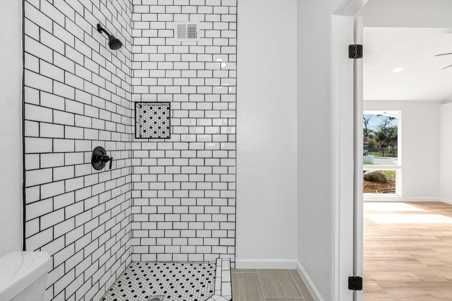 2622 N 2nd St, Fresno, CA 93703