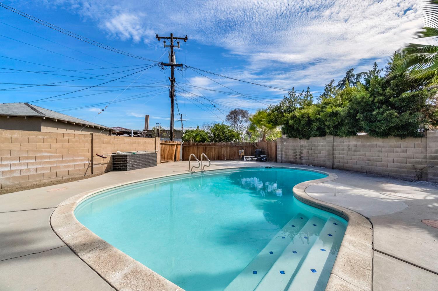 2622 N 2nd St, Fresno, CA 93703