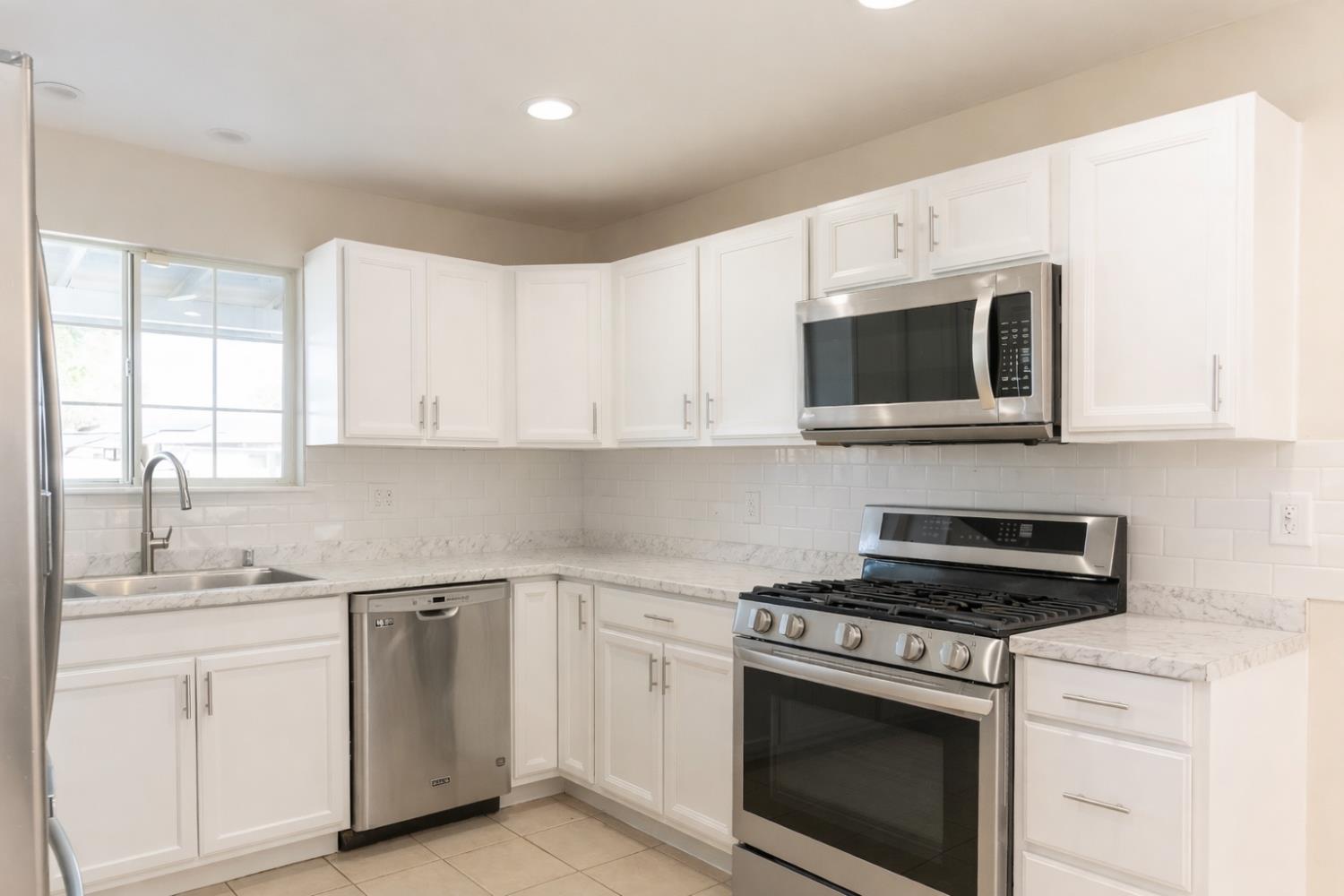 609 College Ave, Coalinga, CA 93210