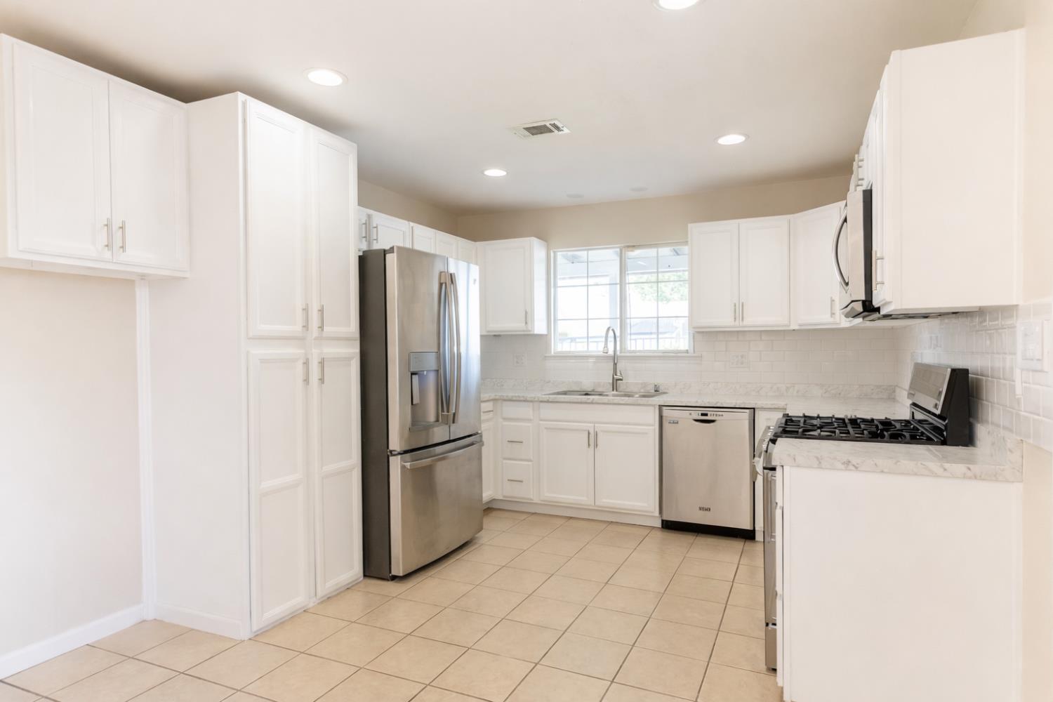 609 College Ave, Coalinga, CA 93210