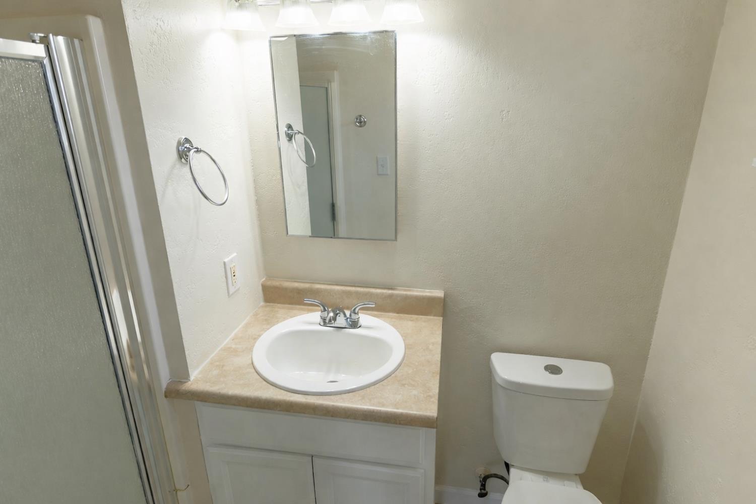 609 College Ave, Coalinga, CA 93210