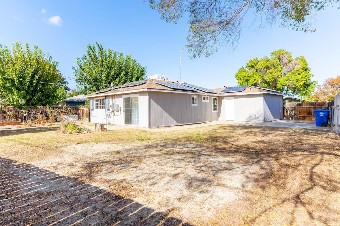 609 College Ave, Coalinga, CA 93210