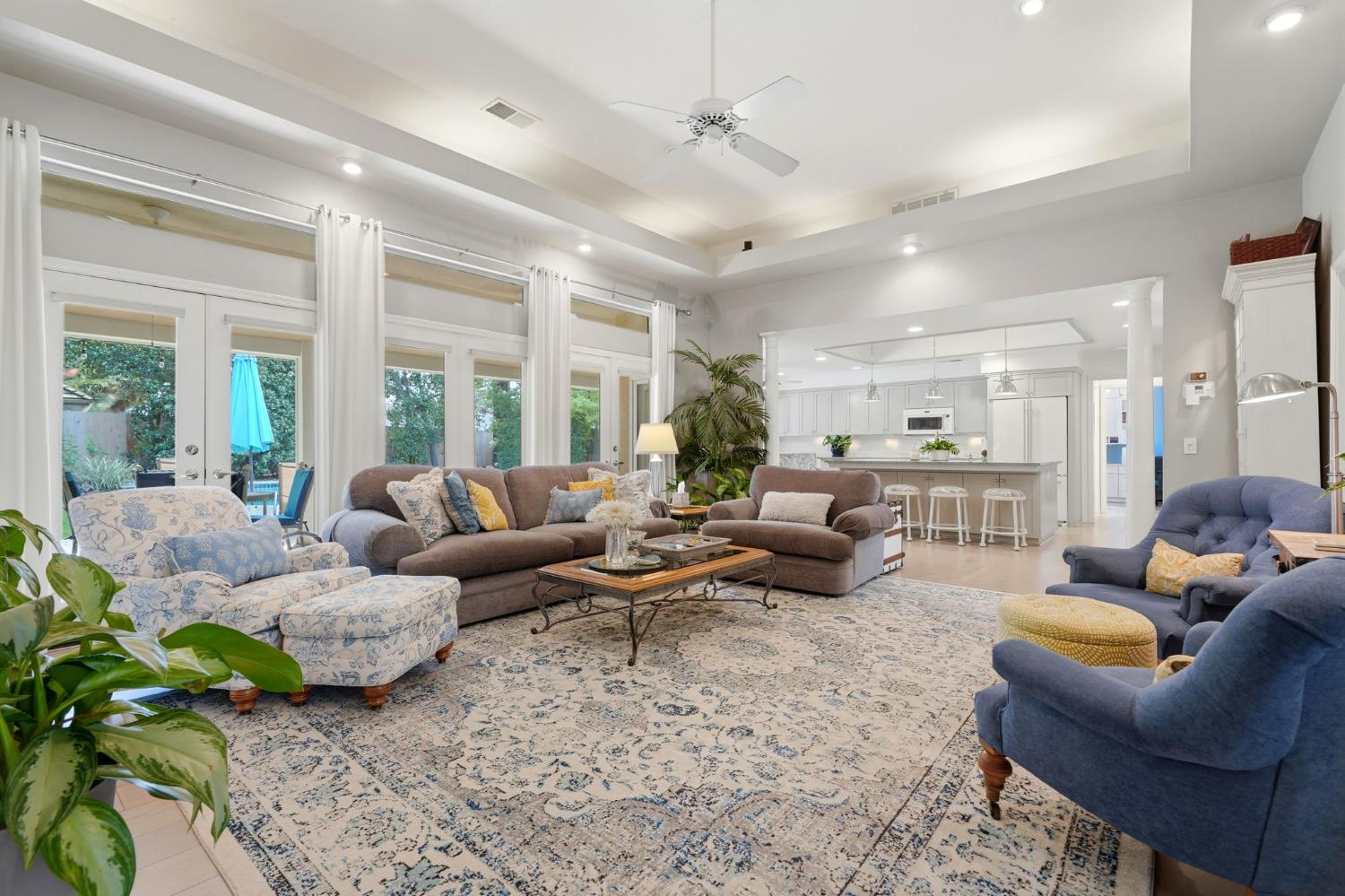 2134 SW Cottonwood Cir, Visalia, CA 93277