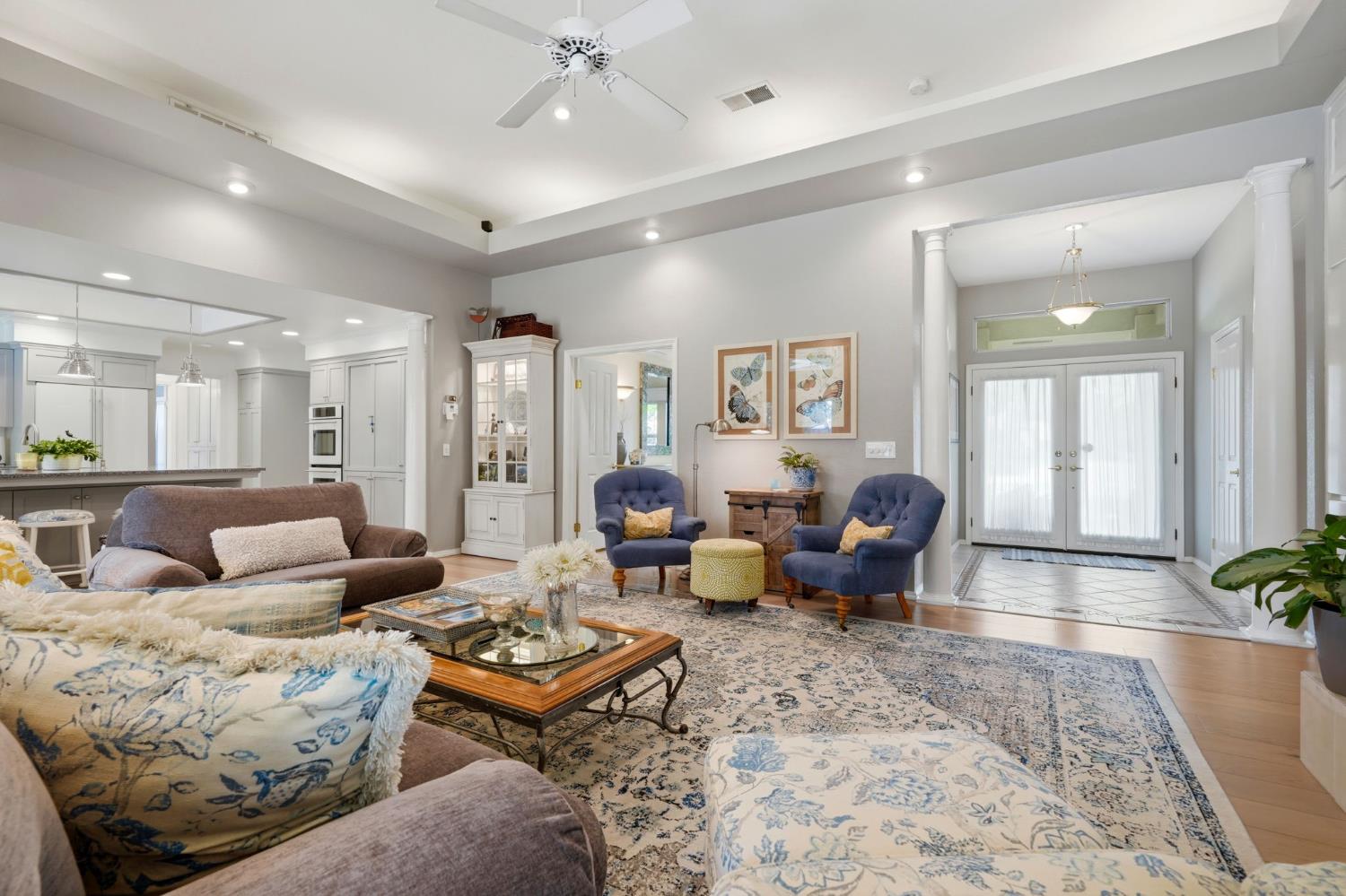 2134 SW Cottonwood Cir, Visalia, CA 93277