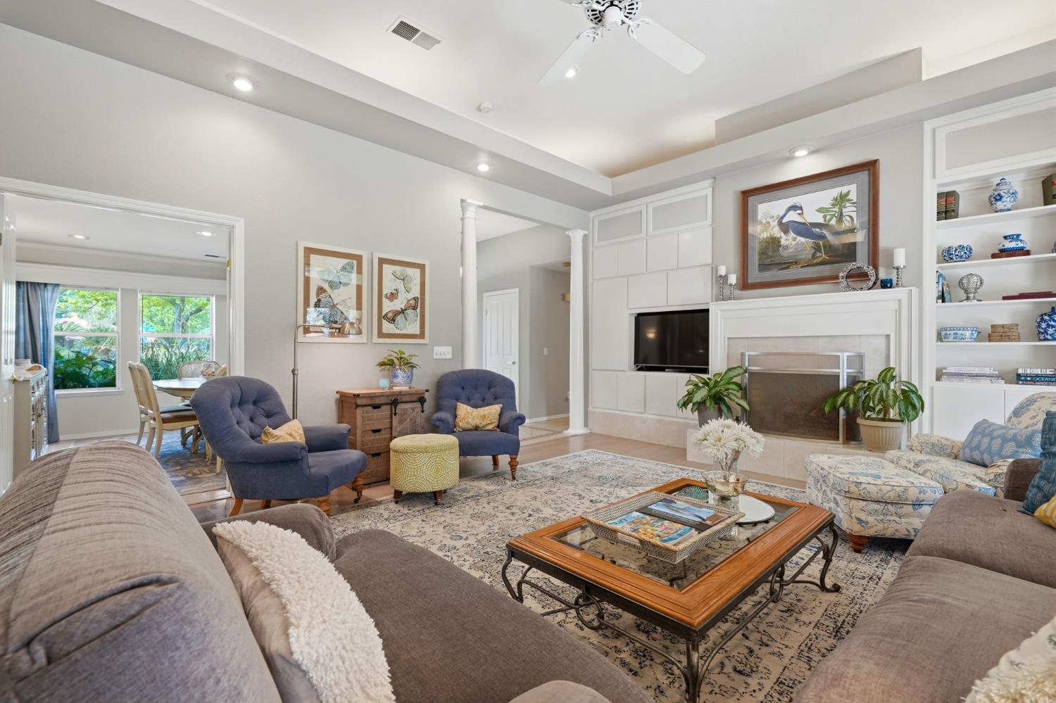 2134 SW Cottonwood Cir, Visalia, CA 93277