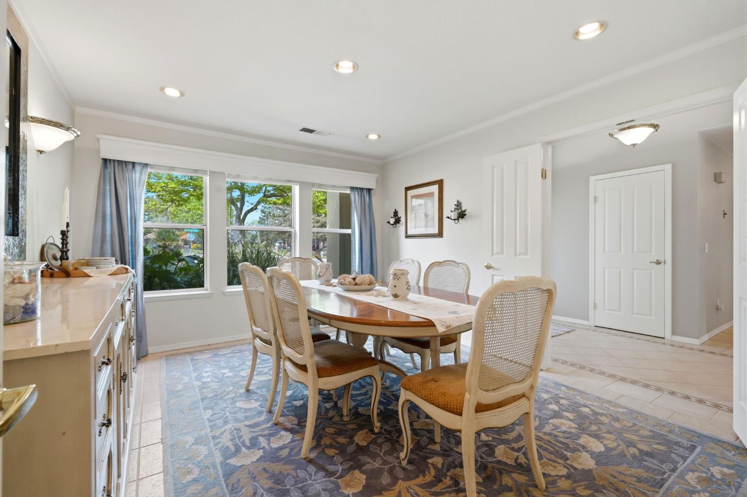 2134 SW Cottonwood Cir, Visalia, CA 93277