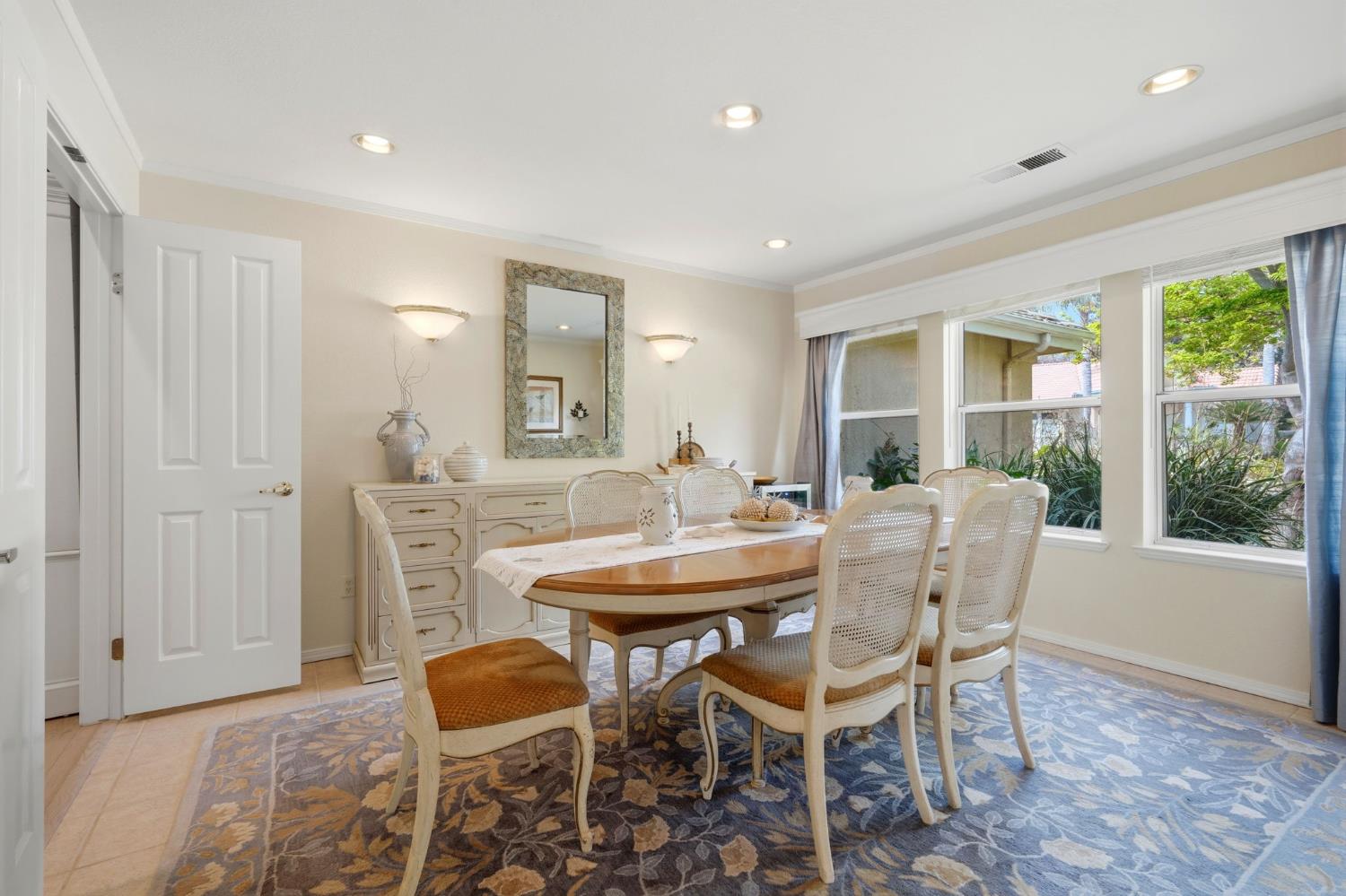 2134 SW Cottonwood Cir, Visalia, CA 93277