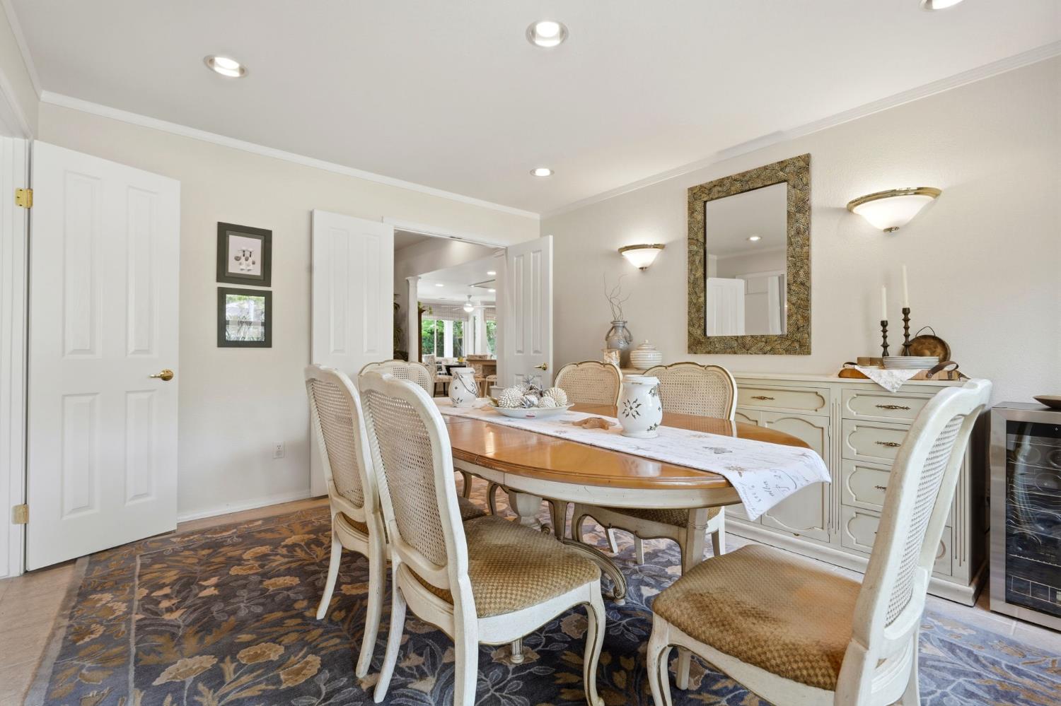 2134 SW Cottonwood Cir, Visalia, CA 93277