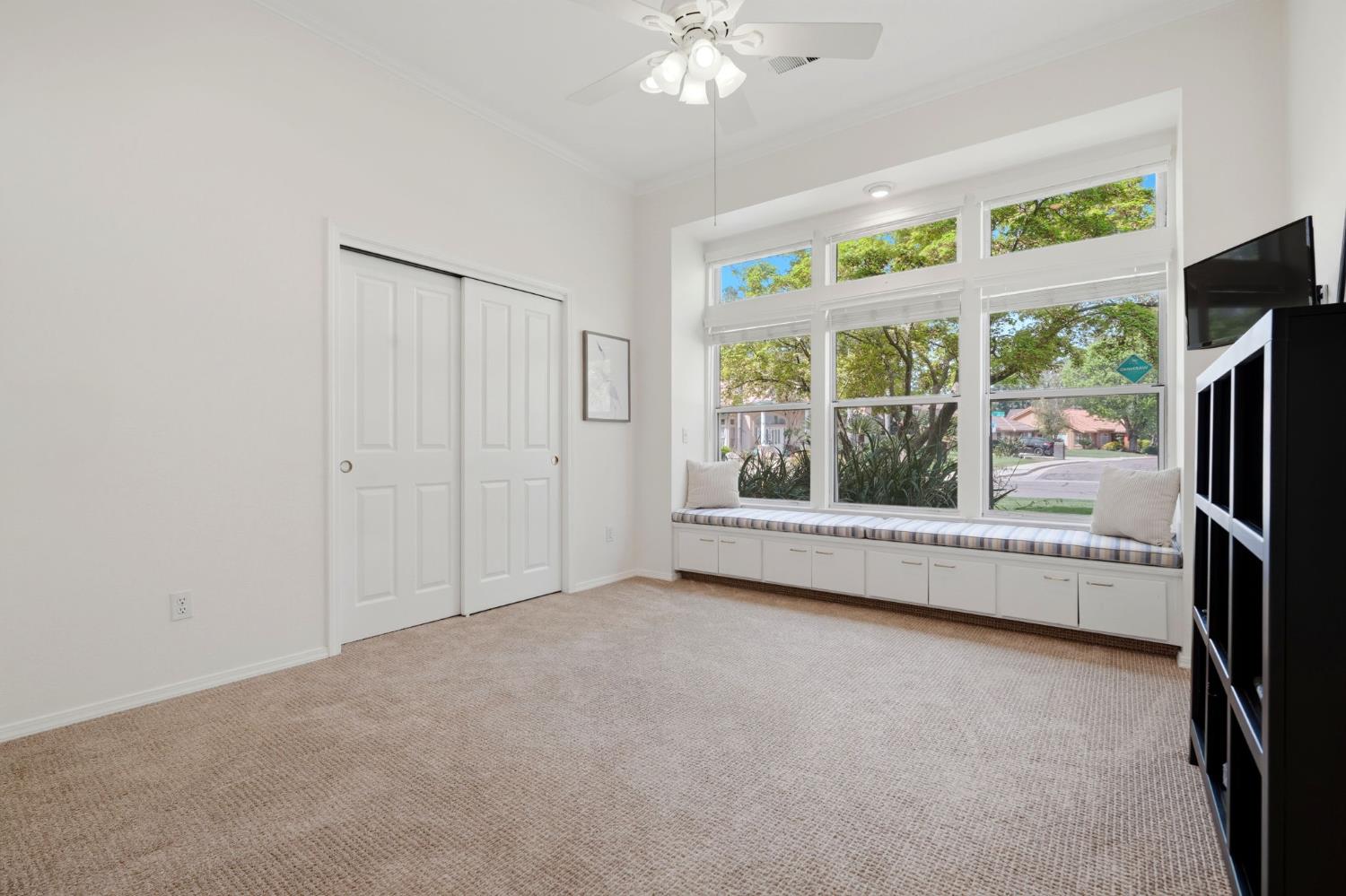 2134 SW Cottonwood Cir, Visalia, CA 93277