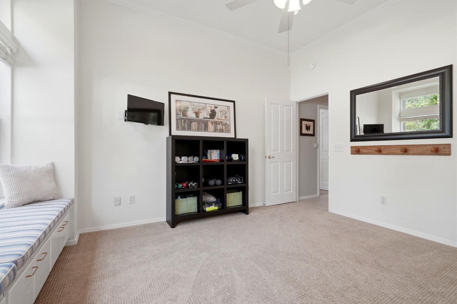 2134 SW Cottonwood Cir, Visalia, CA 93277