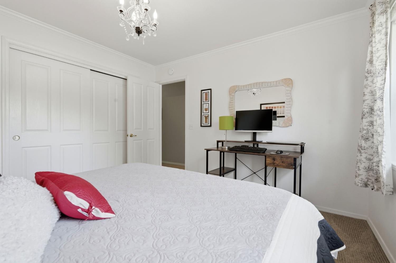 2134 SW Cottonwood Cir, Visalia, CA 93277