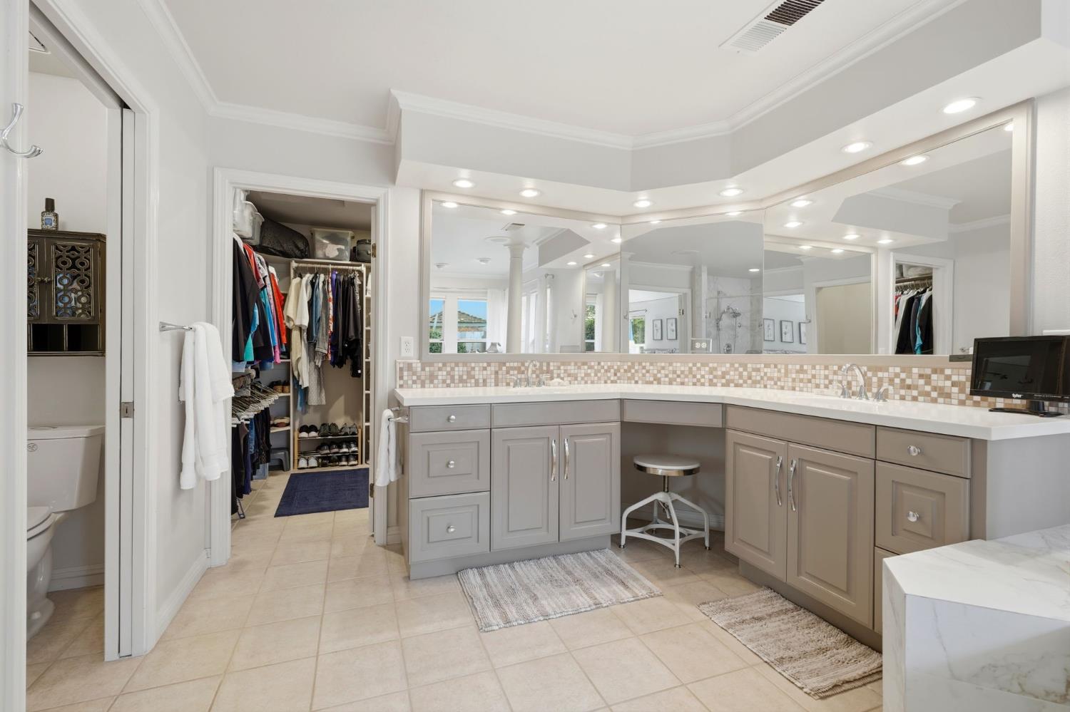 2134 SW Cottonwood Cir, Visalia, CA 93277