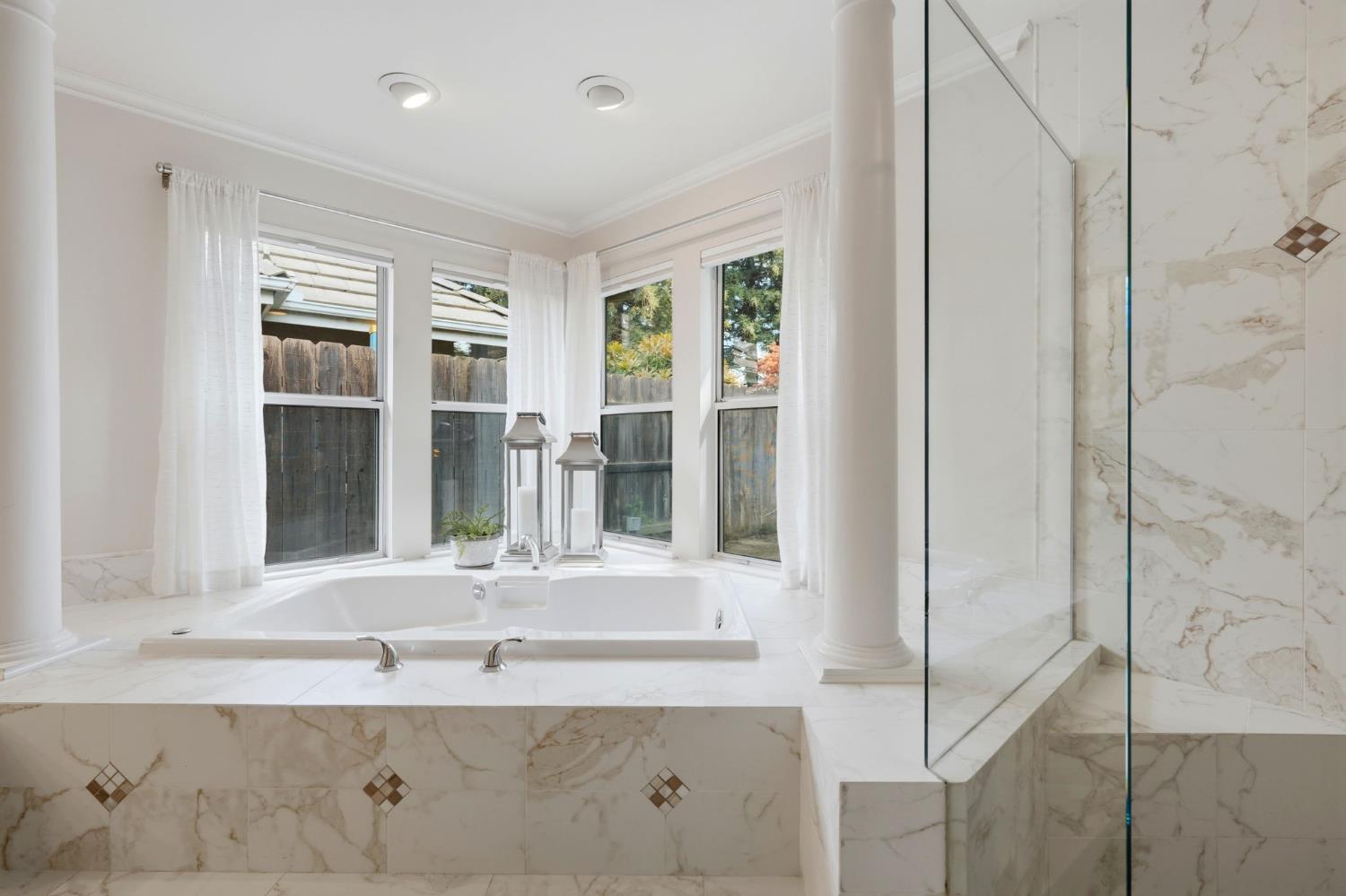 2134 SW Cottonwood Cir, Visalia, CA 93277