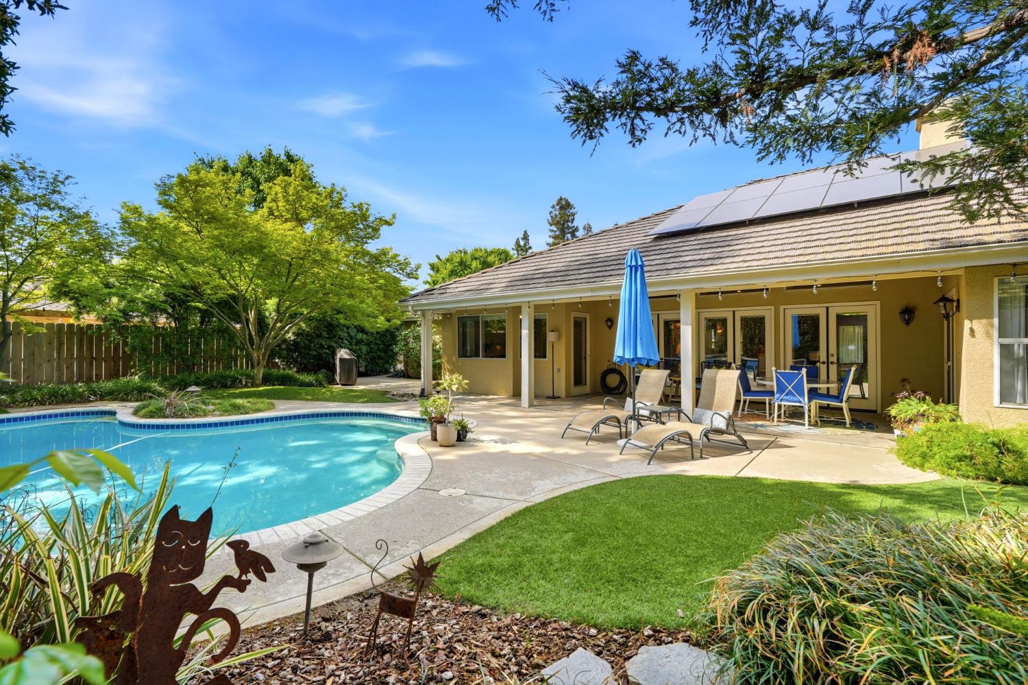 2134 SW Cottonwood Cir, Visalia, CA 93277