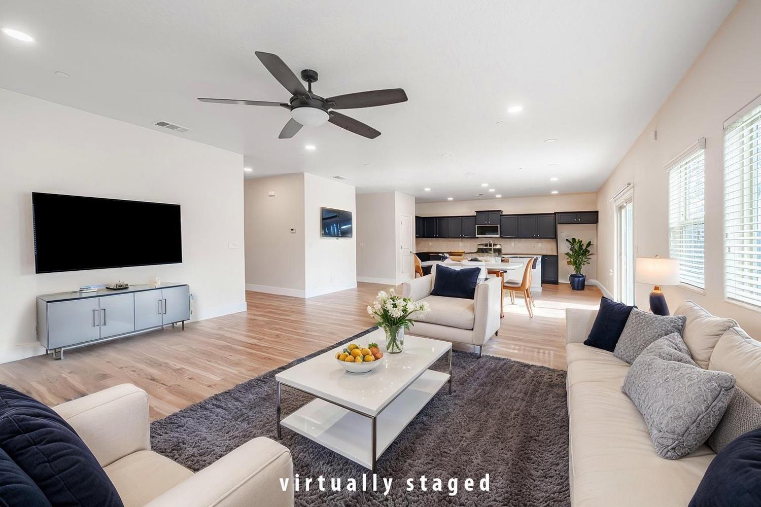 6689 W Lucas Dr, Fresno, CA 93722