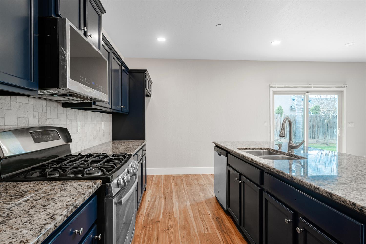 6689 W Lucas Dr, Fresno, CA 93722