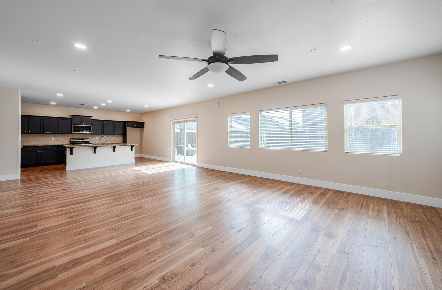 6689 W Lucas Dr, Fresno, CA 93722