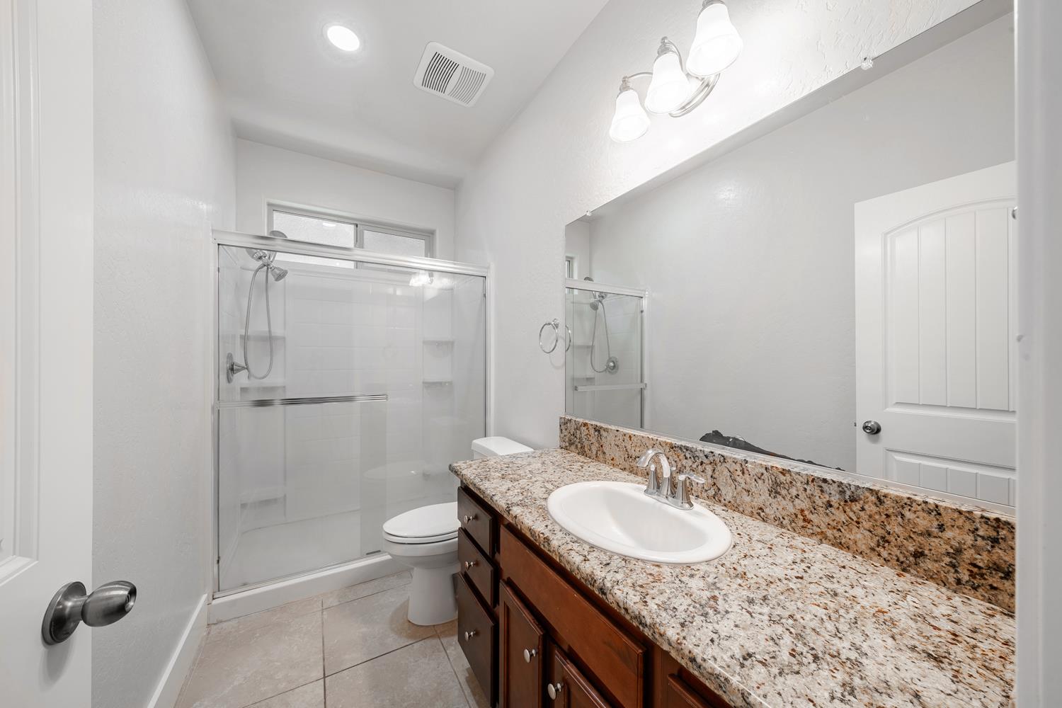 6689 W Lucas Dr, Fresno, CA 93722