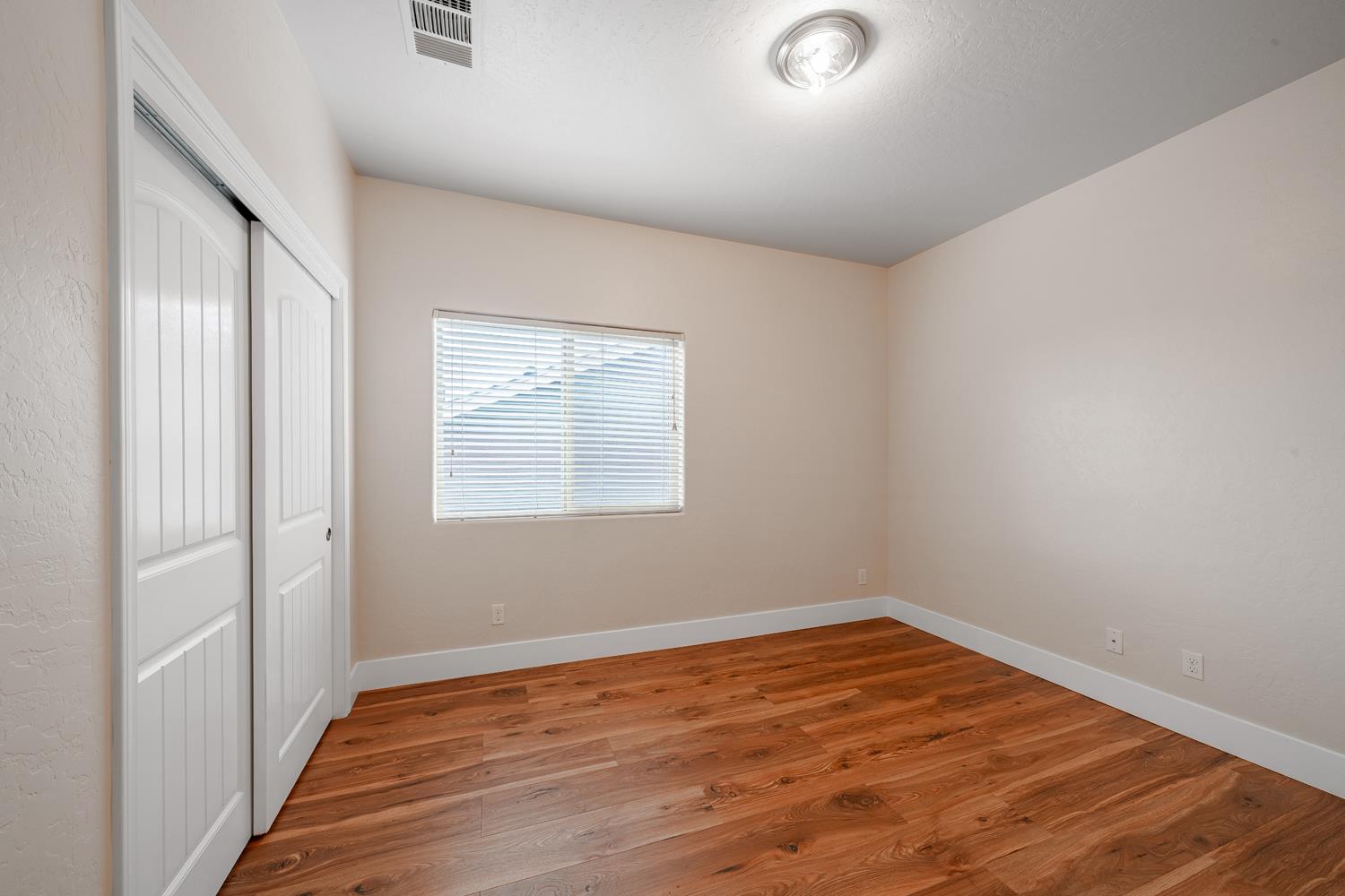 6689 W Lucas Dr, Fresno, CA 93722