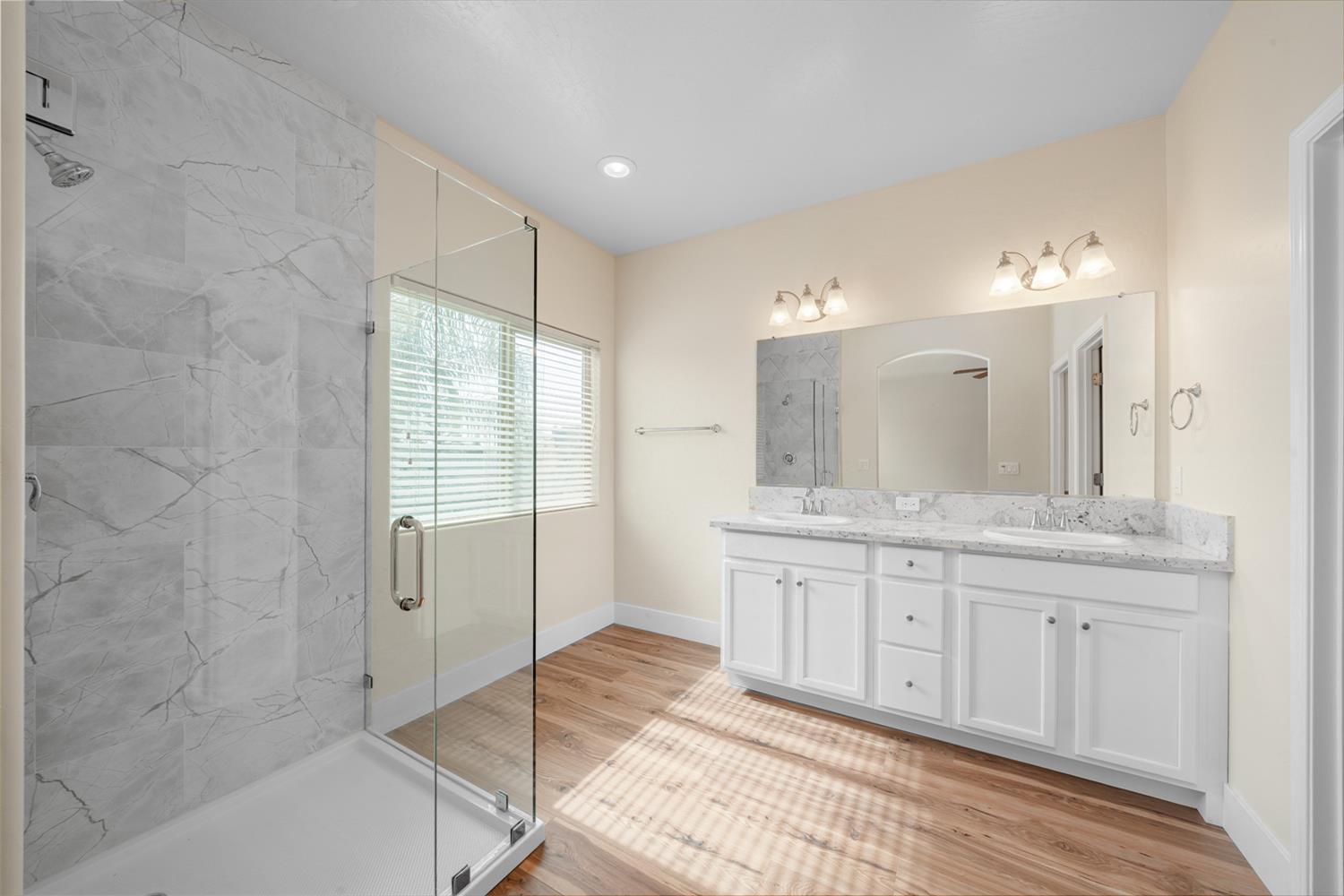 6689 W Lucas Dr, Fresno, CA 93722