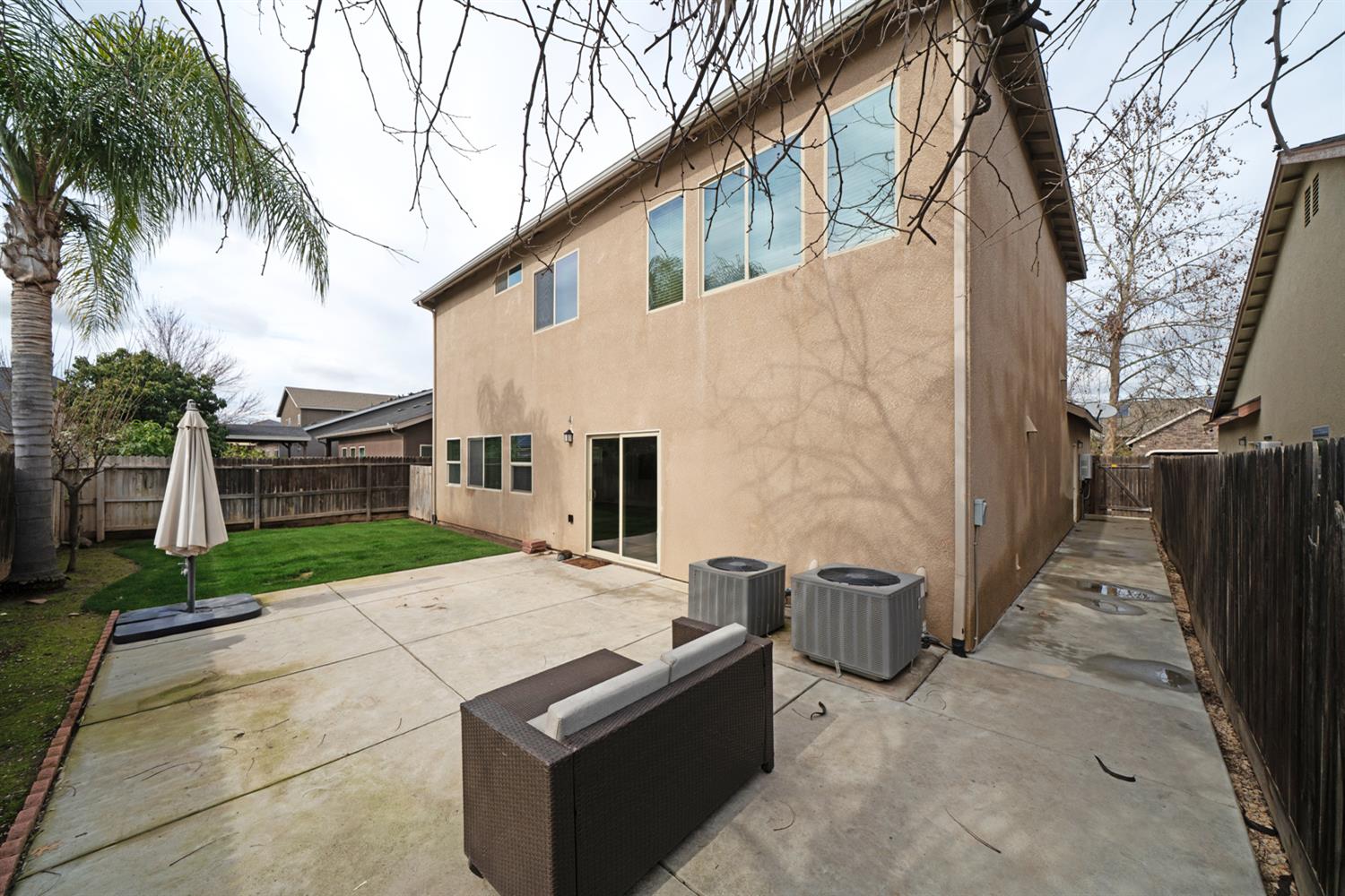 6689 W Lucas Dr, Fresno, CA 93722