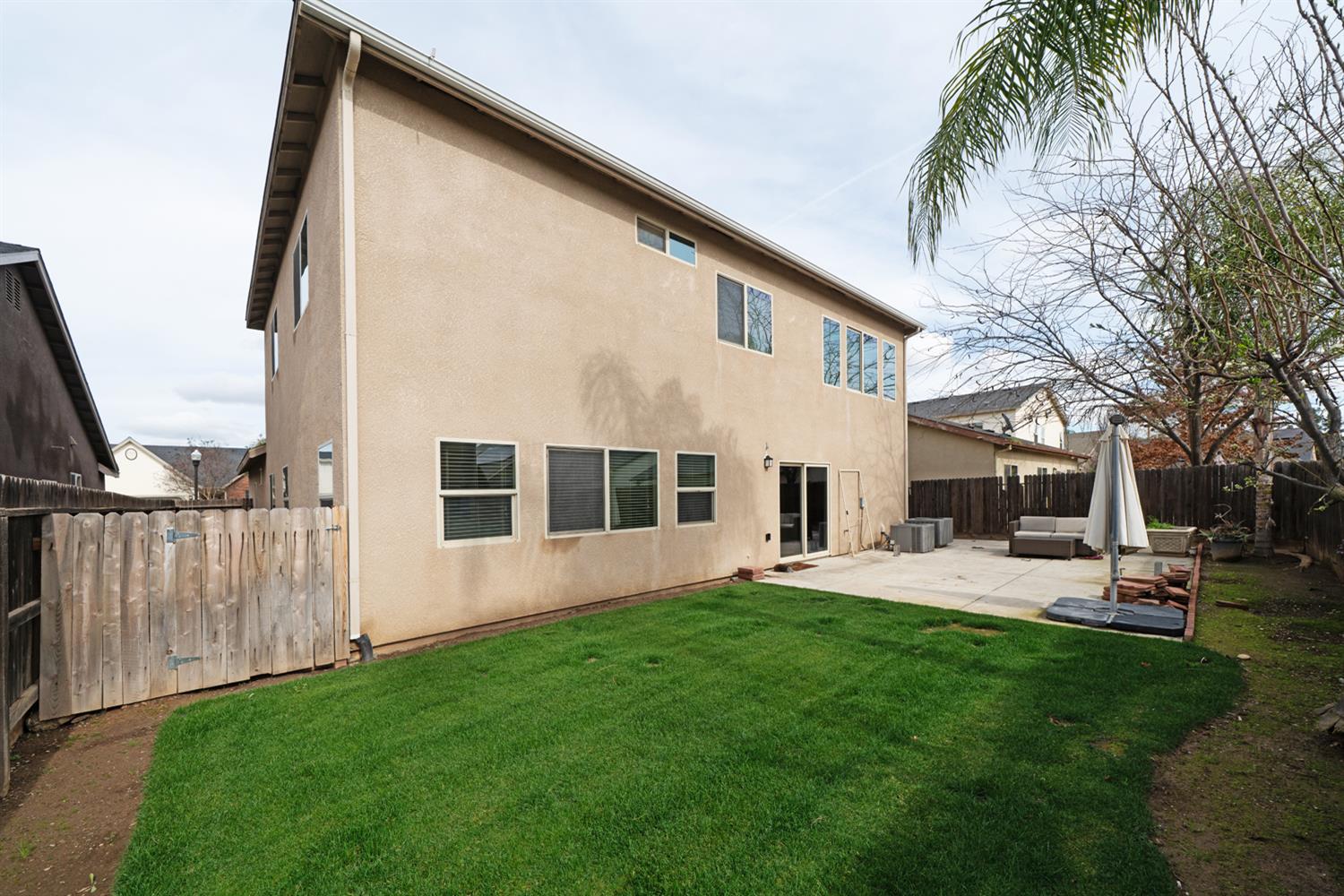 6689 W Lucas Dr, Fresno, CA 93722