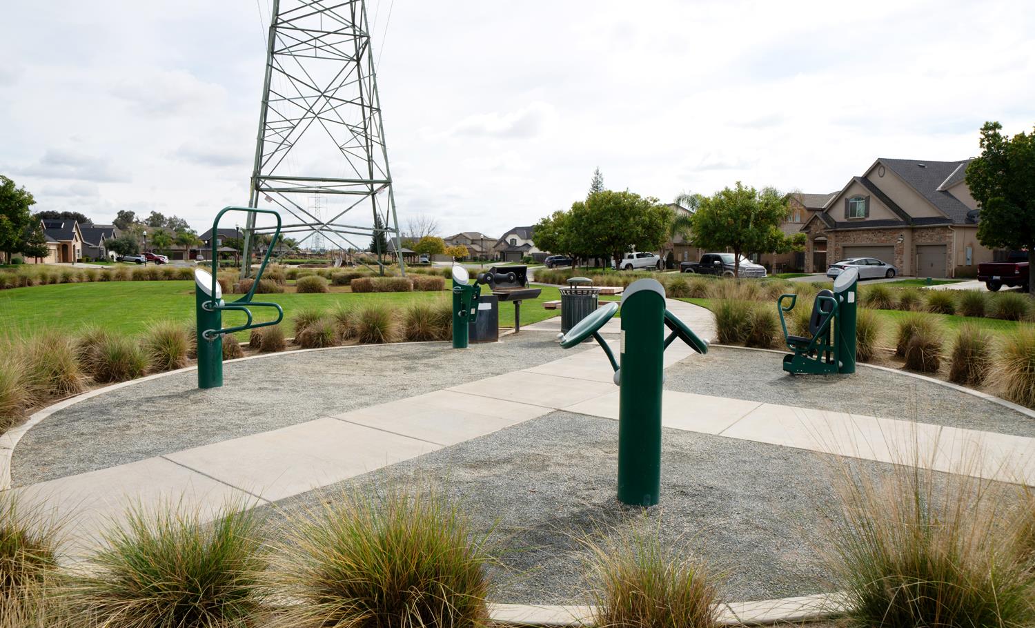 6689 W Lucas Dr, Fresno, CA 93722