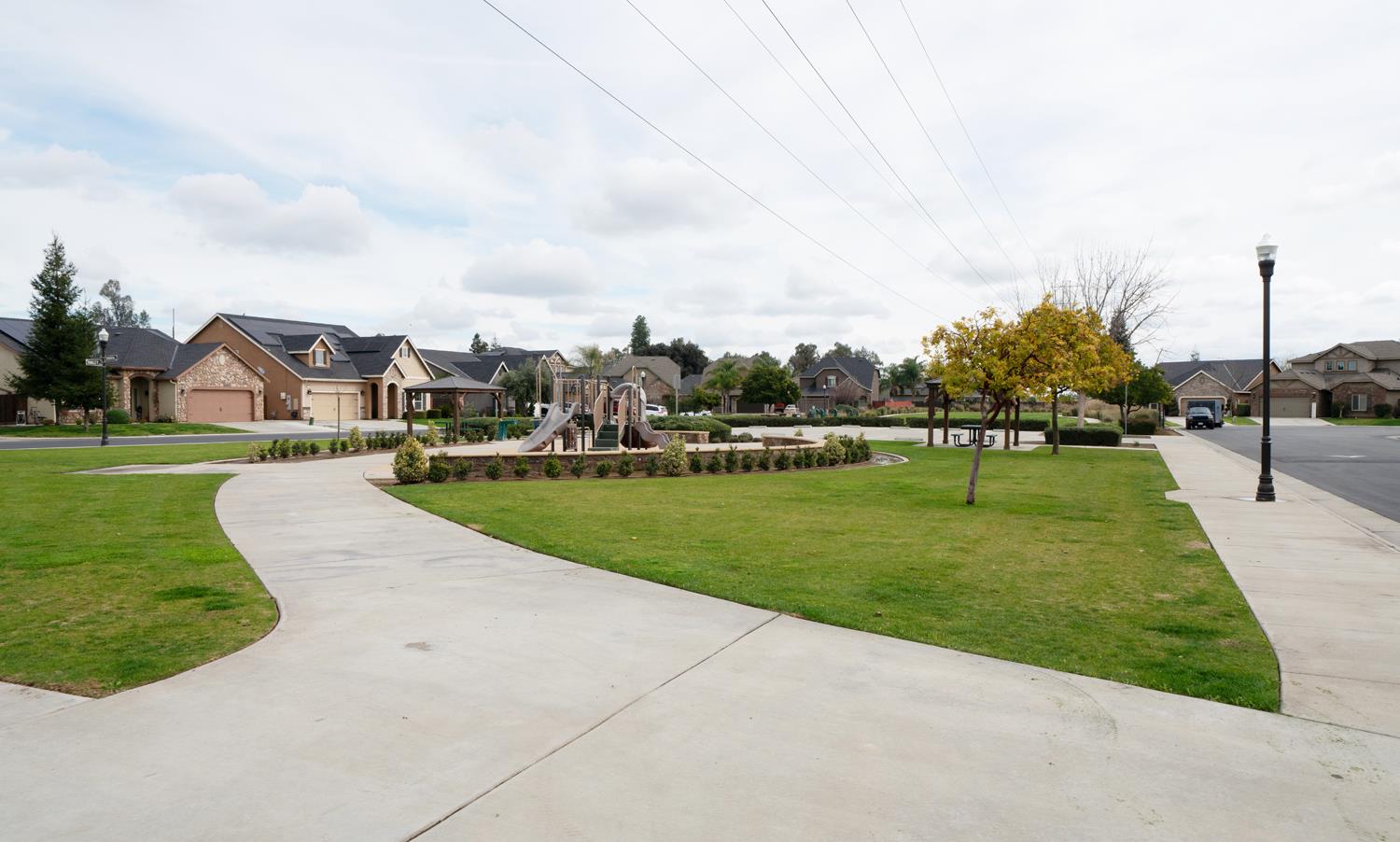 6689 W Lucas Dr, Fresno, CA 93722