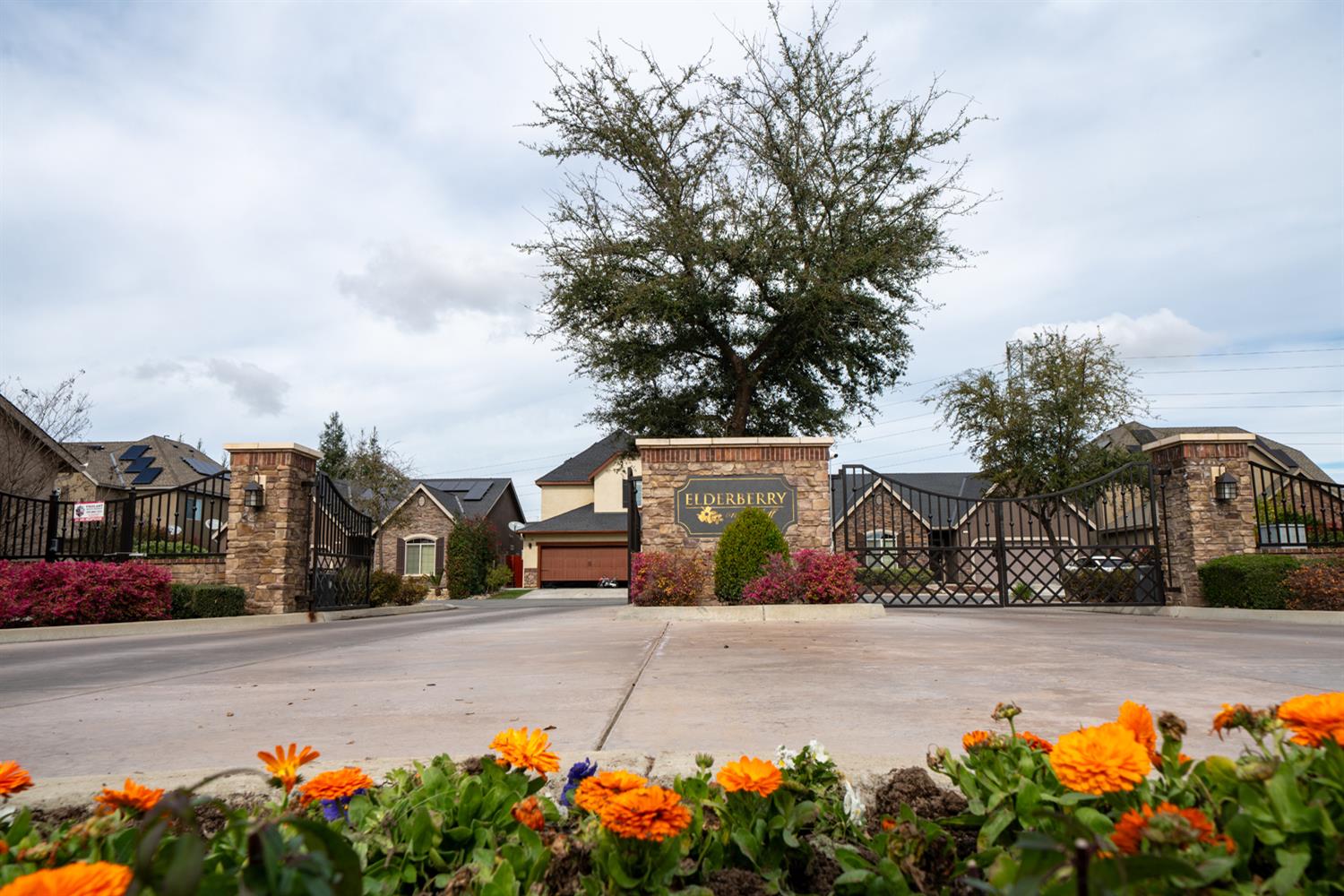 6689 W Lucas Dr, Fresno, CA 93722