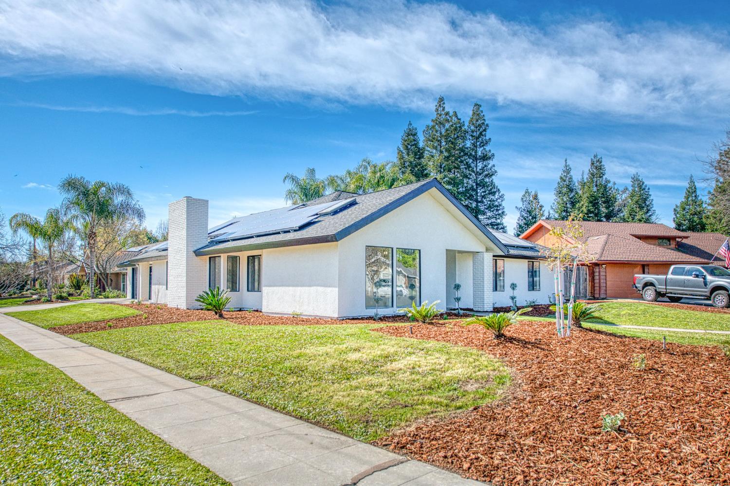 8453 N 1St St, Fresno, CA 93720