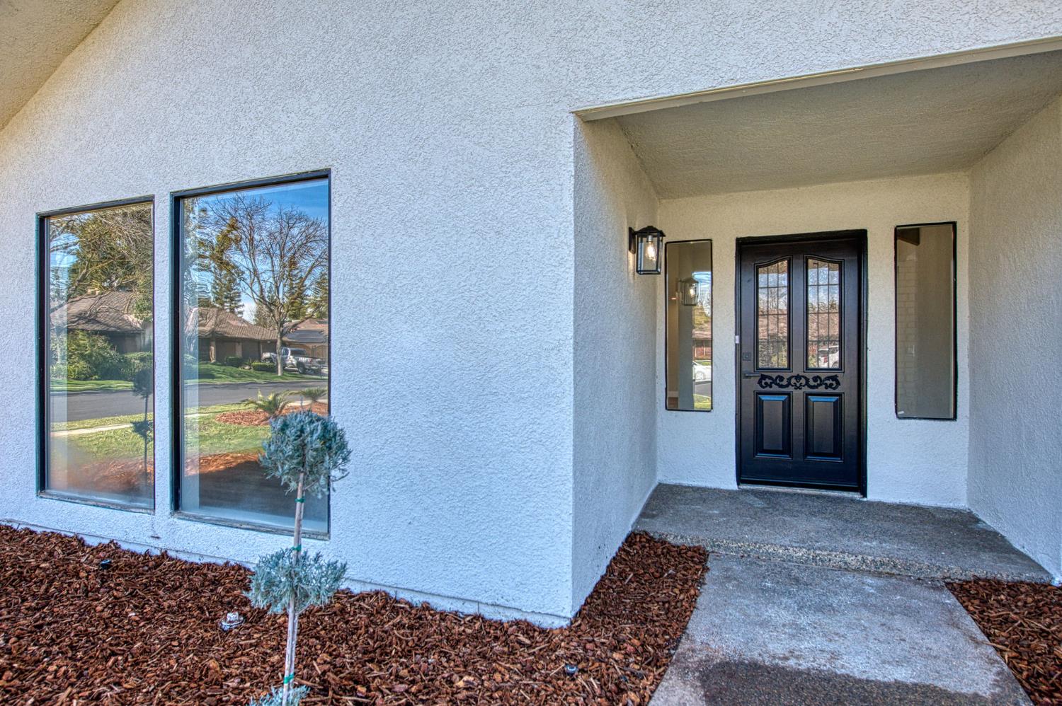 8453 N 1St St, Fresno, CA 93720