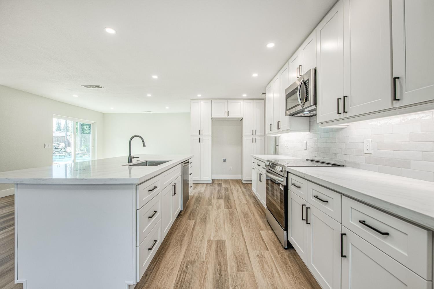 8453 N 1St St, Fresno, CA 93720