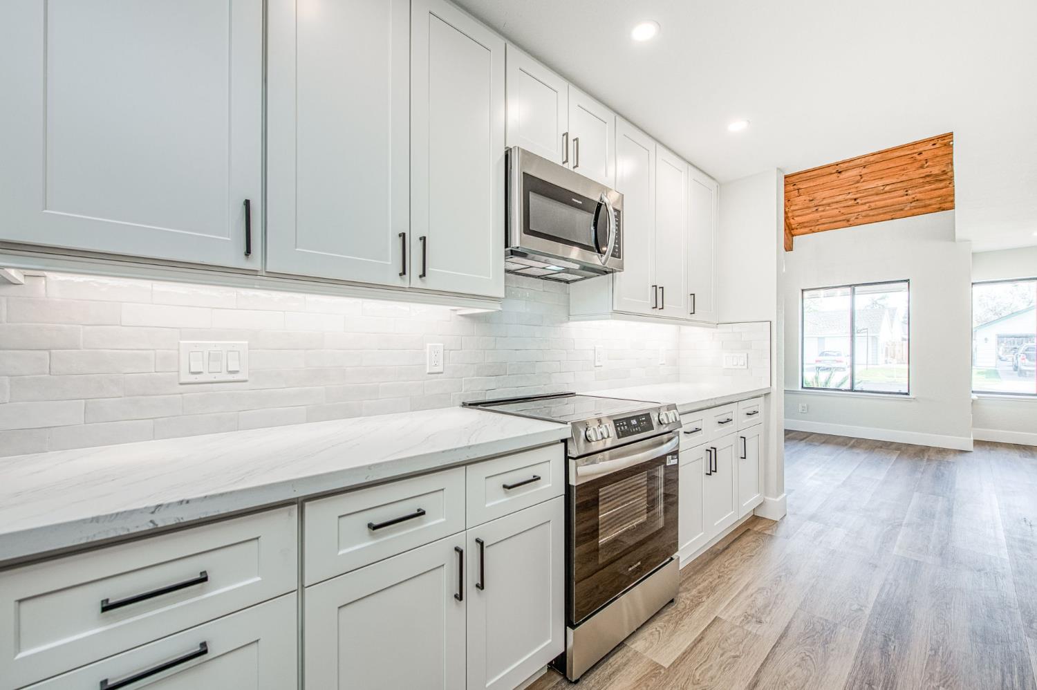 8453 N 1St St, Fresno, CA 93720