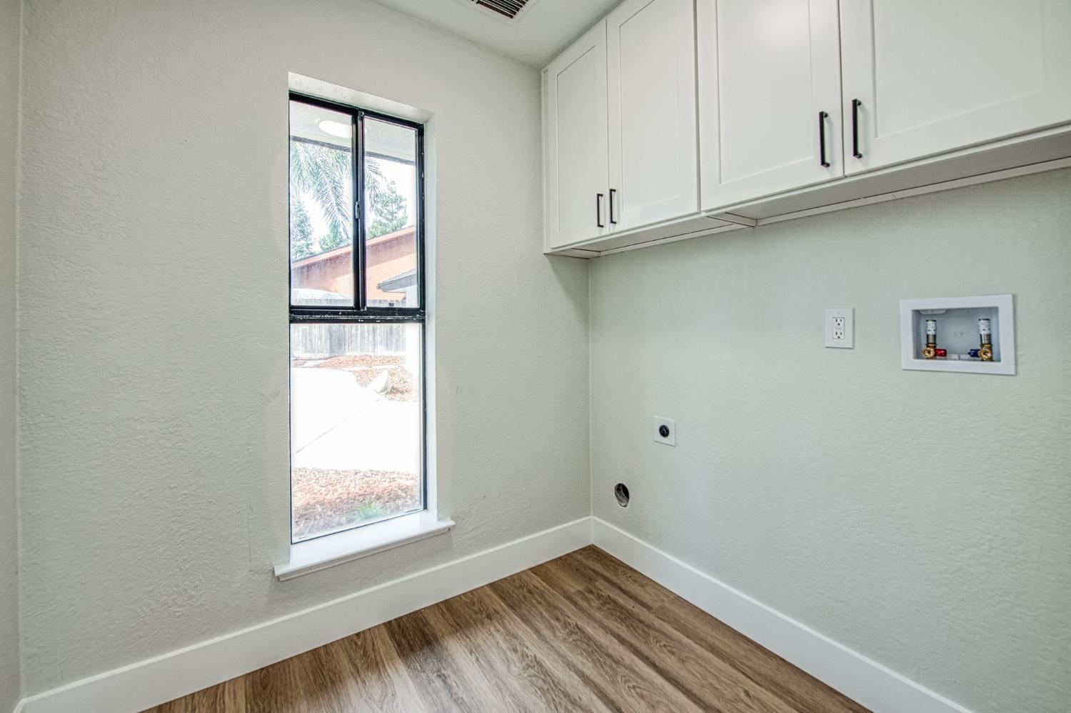 8453 N 1St St, Fresno, CA 93720