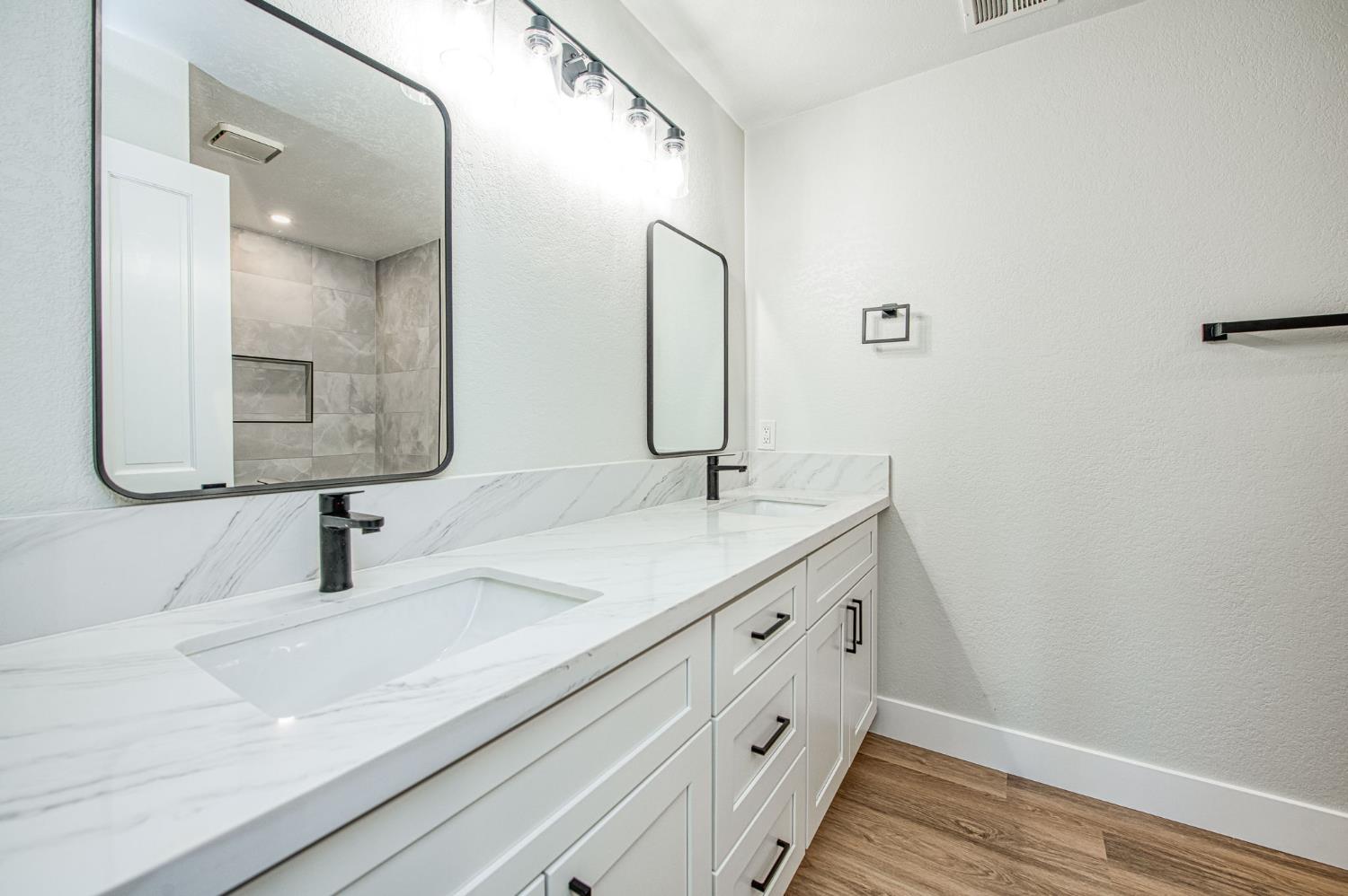 8453 N 1St St, Fresno, CA 93720