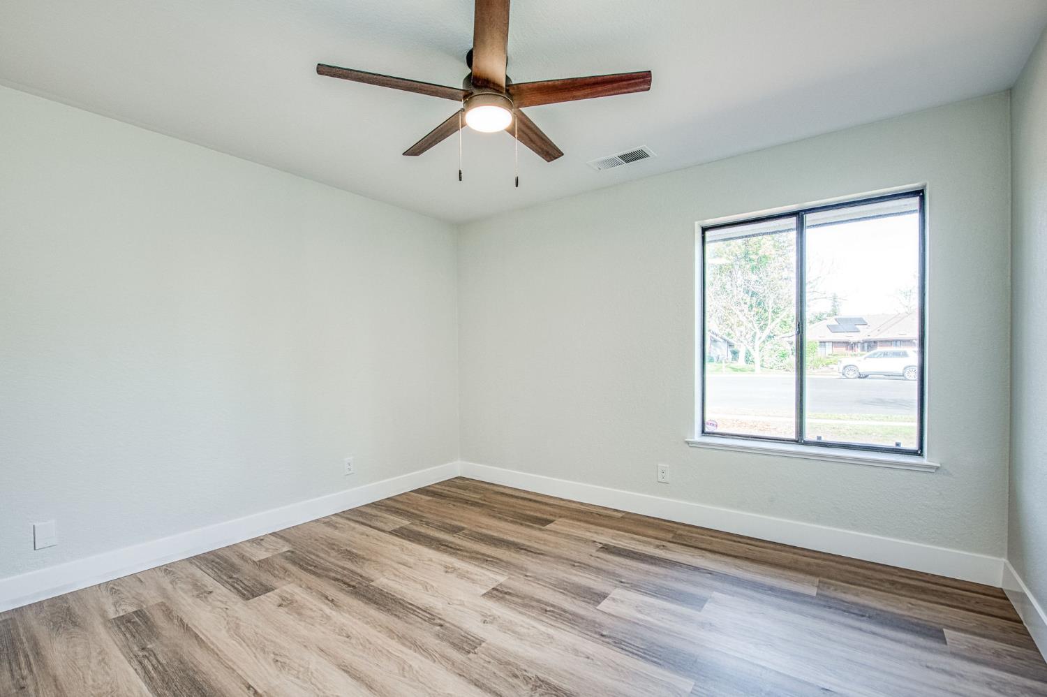 8453 N 1St St, Fresno, CA 93720