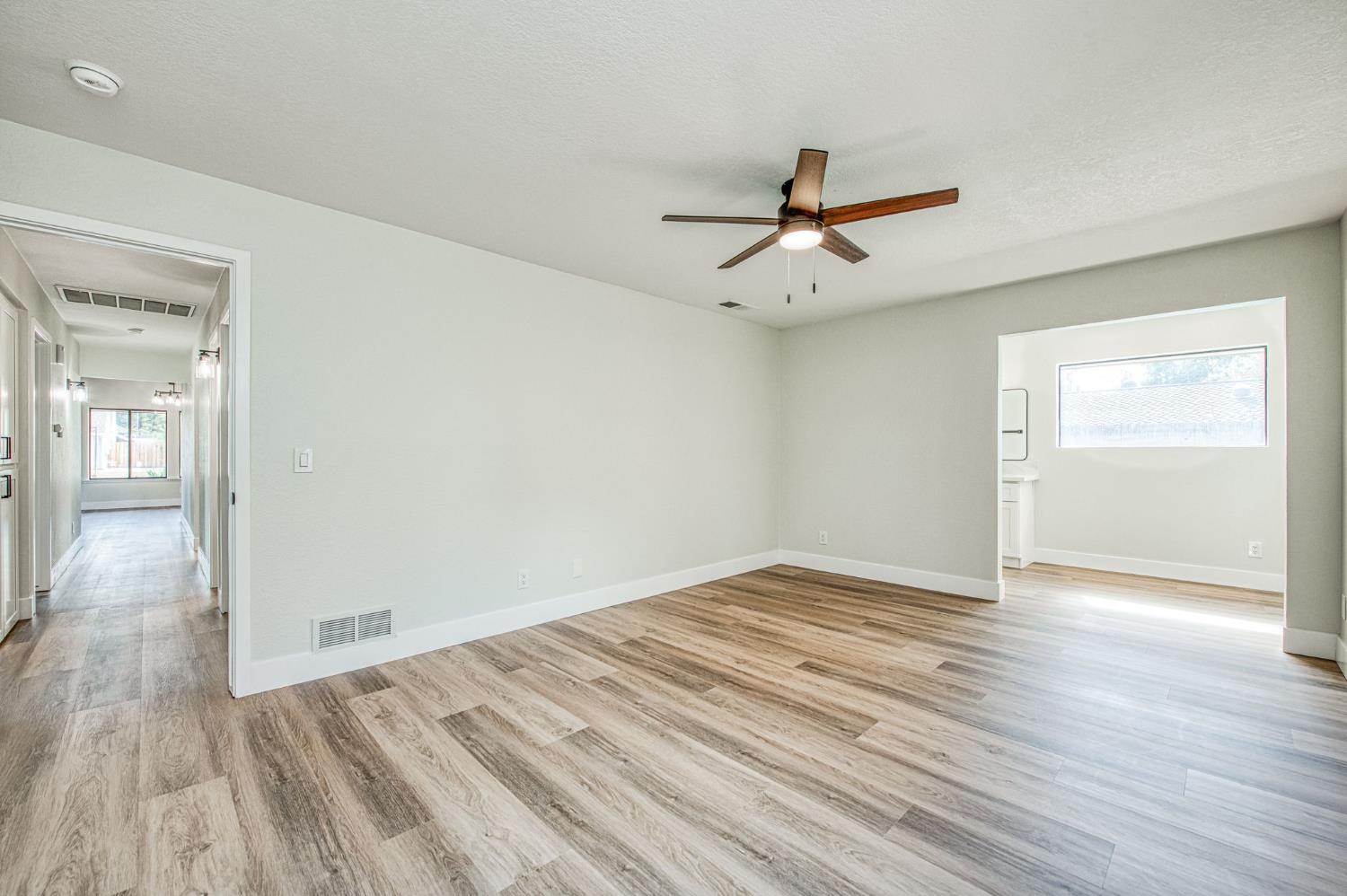 8453 N 1St St, Fresno, CA 93720