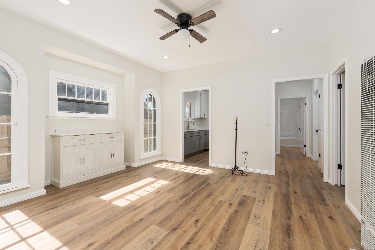 1457 N Poplar Ave, Fresno, CA 93728