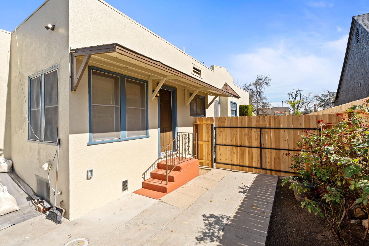 1457 N Poplar Ave, Fresno, CA 93728