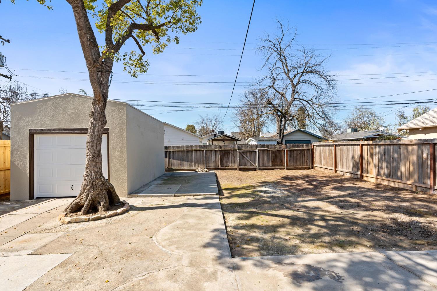 1457 N Poplar Ave, Fresno, CA 93728