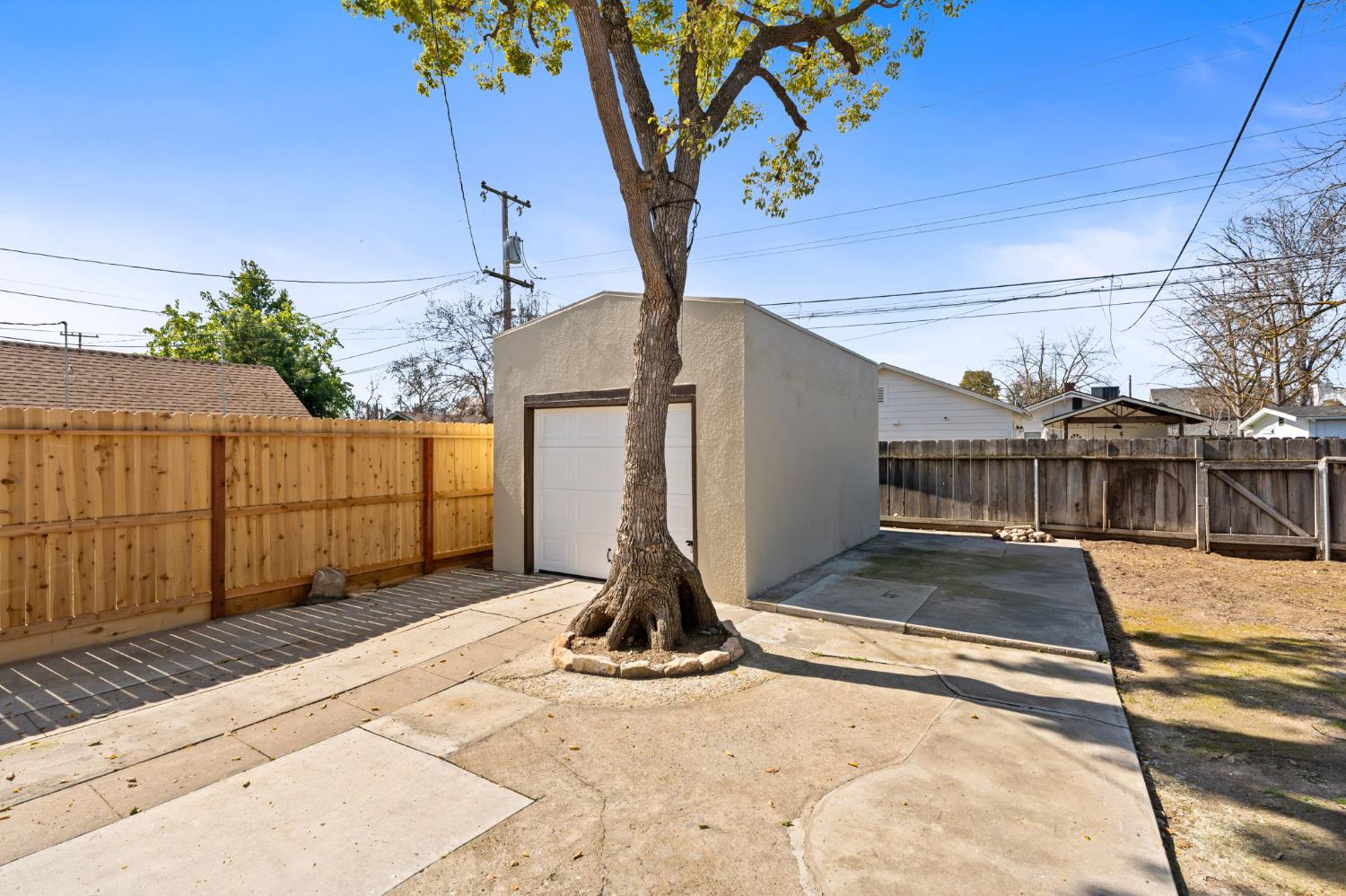 1457 N Poplar Ave, Fresno, CA 93728