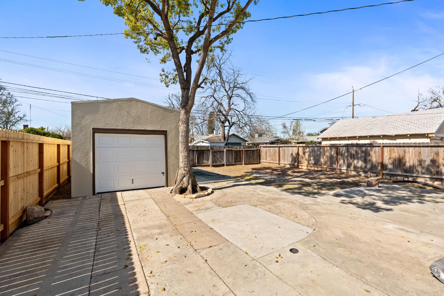 1457 N Poplar Ave, Fresno, CA 93728