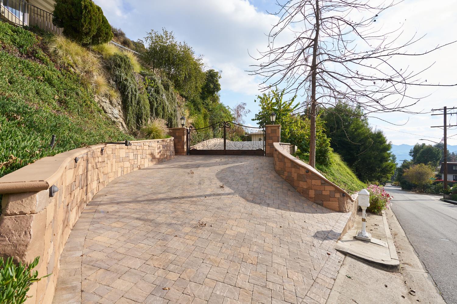 1752 Thurber Pl #CA, Burbank, CA 91501