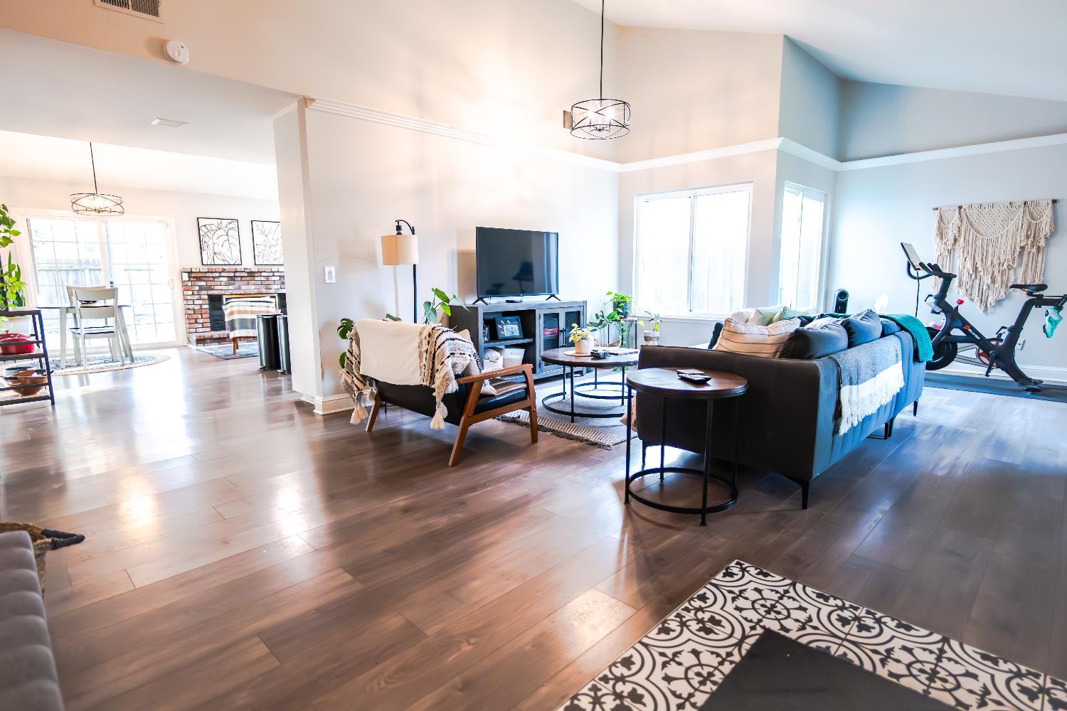 4721 W College Ave, Visalia, CA 93277