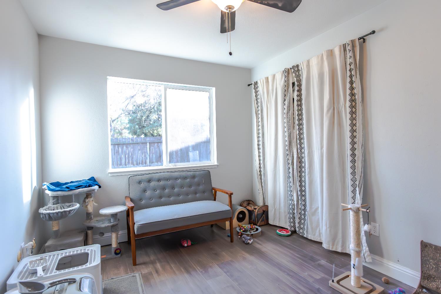 4721 W College Ave, Visalia, CA 93277