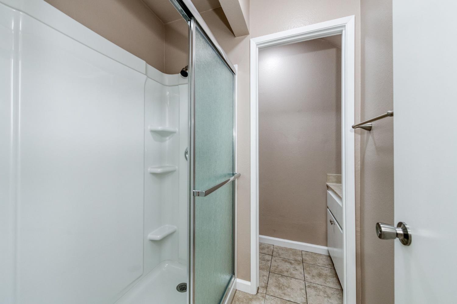 5118 E Ashlan Ave #102, Fresno, CA 93727