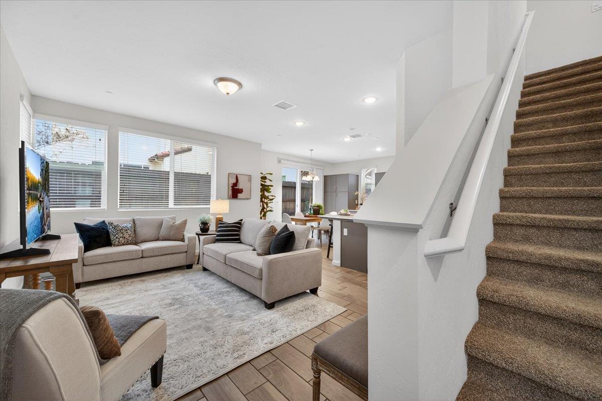 2015 N Walling Ln, Clovis, CA 93619